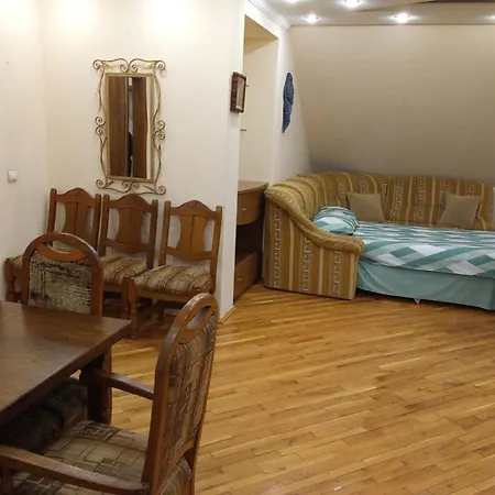 Doba - центр 3 кім 10 місць з двома кондиціонерами ! Apartamento