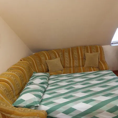 Doba - центр 3 кім 10 місць з двома кондиціонерами ! Apartamento Mukachevo