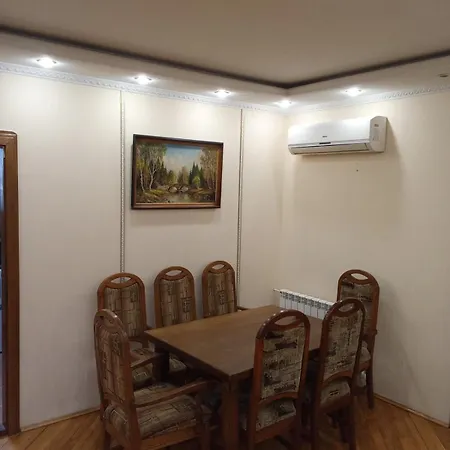 Doba - центр 3 кім 10 місць з двома кондиціонерами ! * Mukachevo