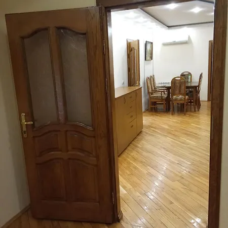 Doba - центр 3 кім 10 місць з двома кондиціонерами ! Apartamento *