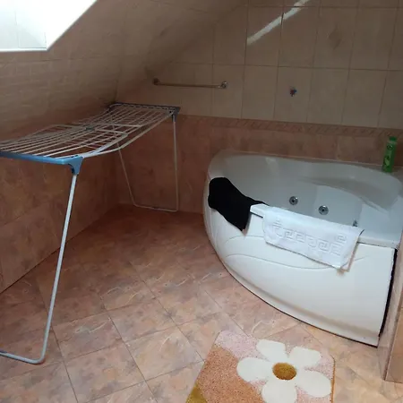 Apartamento Doba - центр 3 кім 10 місць з двома кондиціонерами ! *